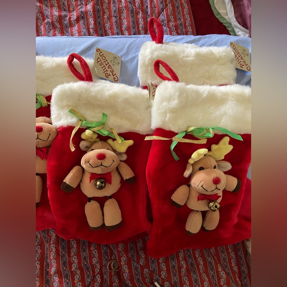 4PC. Lot PLUSH CREATIONS Santa Socls